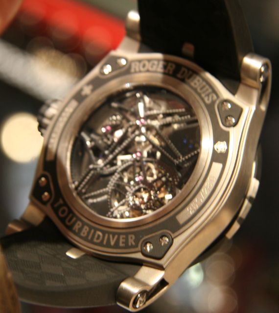 roger-dubuis-easy-diver-sed-watch-back
