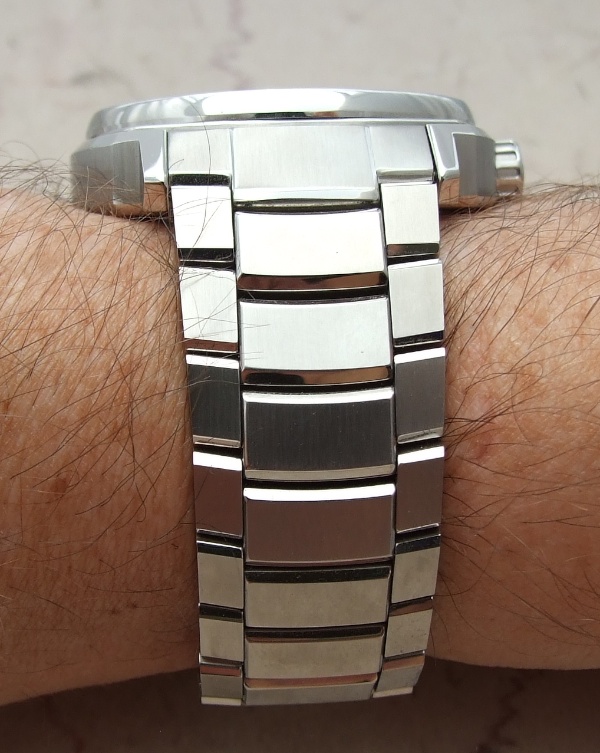 JeanRichard Terrascope wrist profile