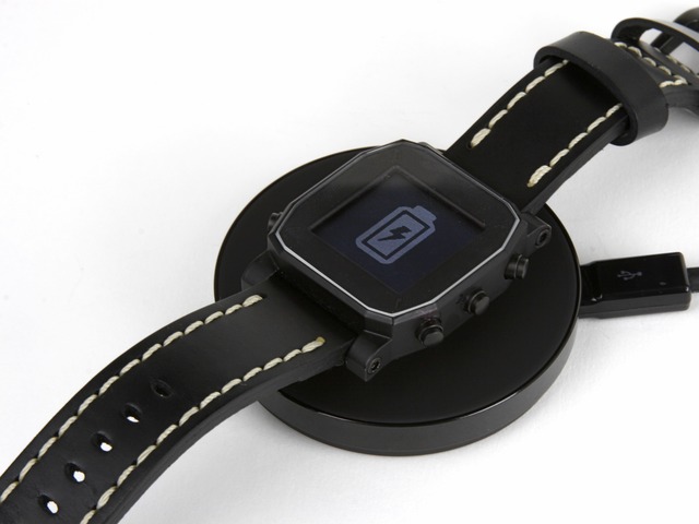 Agent-Smart-Watch-On-Charger