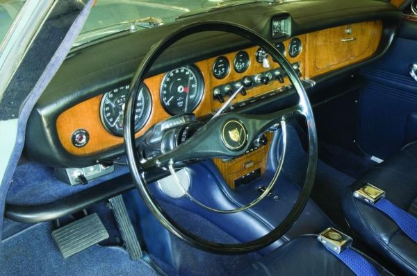 Jaguar 420 1967 dashboard