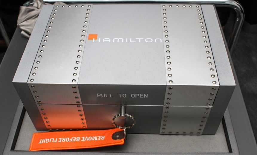 Hamilton-Khaki-Takeoff-Limited-Edition-3