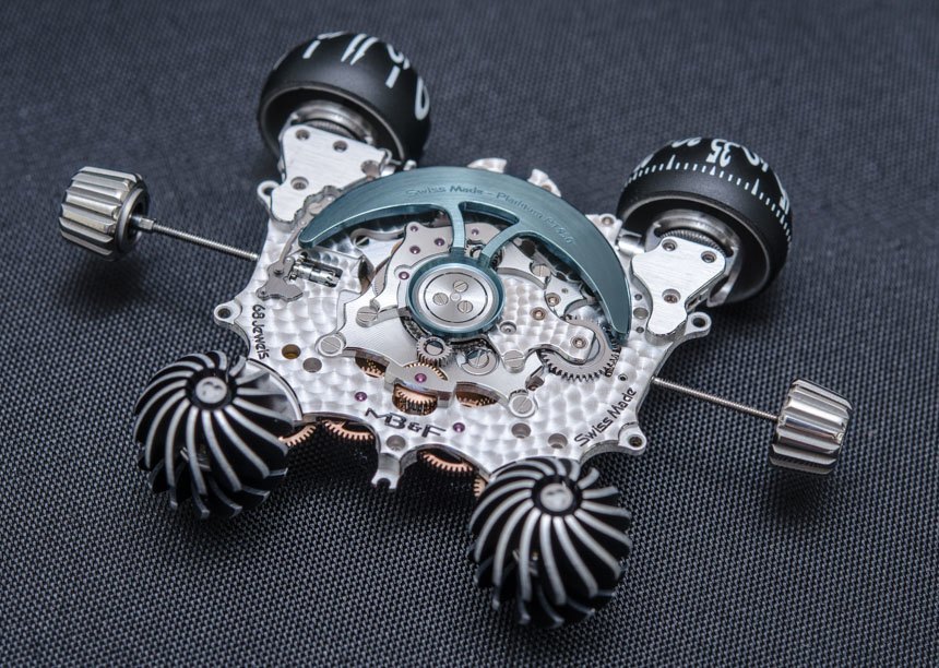 MB&F-HM6-Space-Pirate-Movement-Hands-On-15