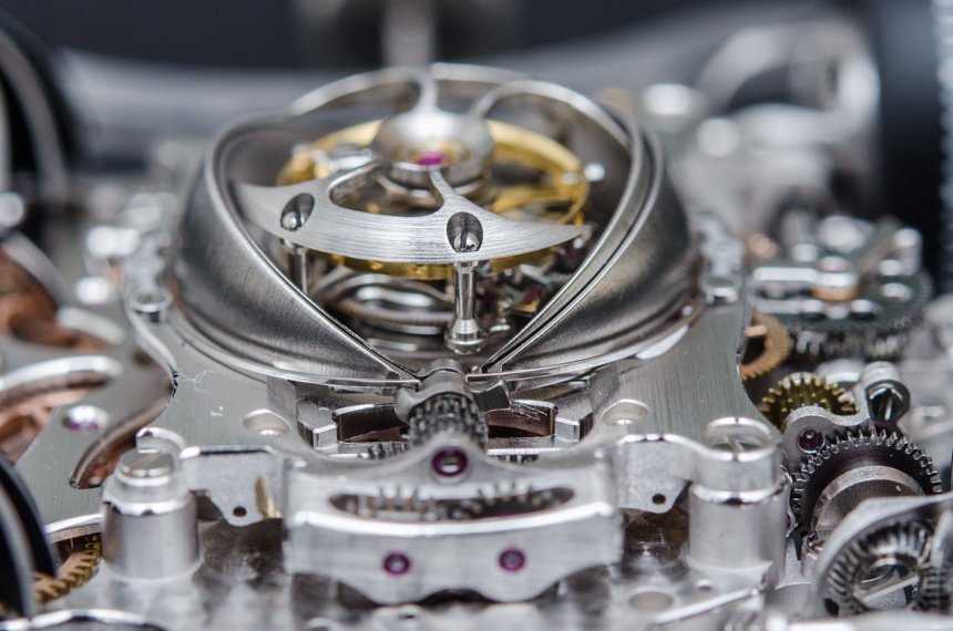 MB&F-HM6-Space-Pirate-Movement-Hands-On-5