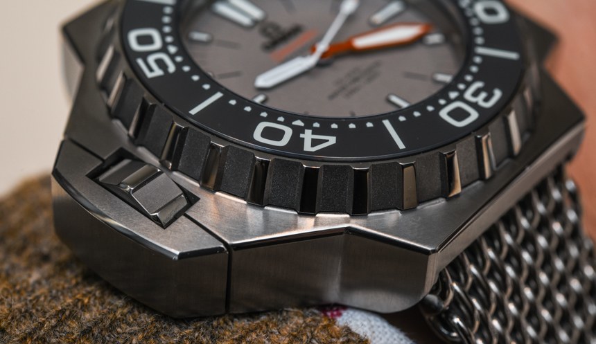 Omega-Seamaster-Ploprof-1200M-2015-ablogtowatch-hands-on-28