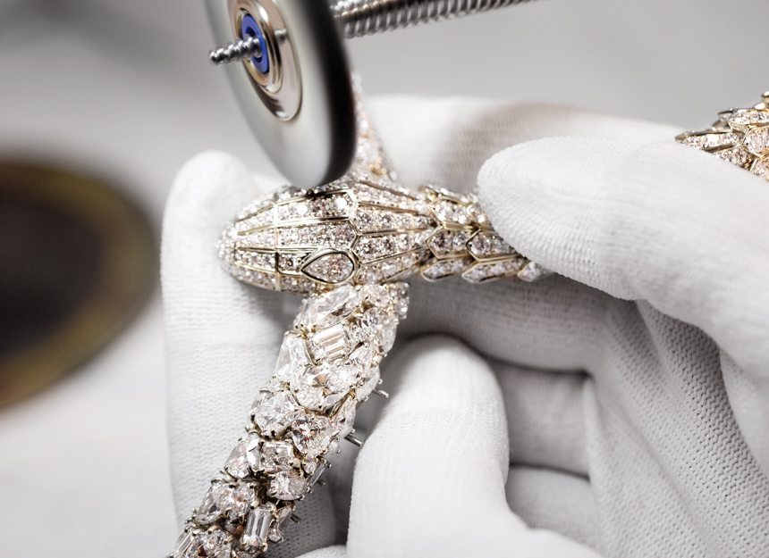 Bulgari-Serpenti-Tubogas-Watch-Bracelet-High-Jewelry-Diamonds-aBlogtoWatch-13