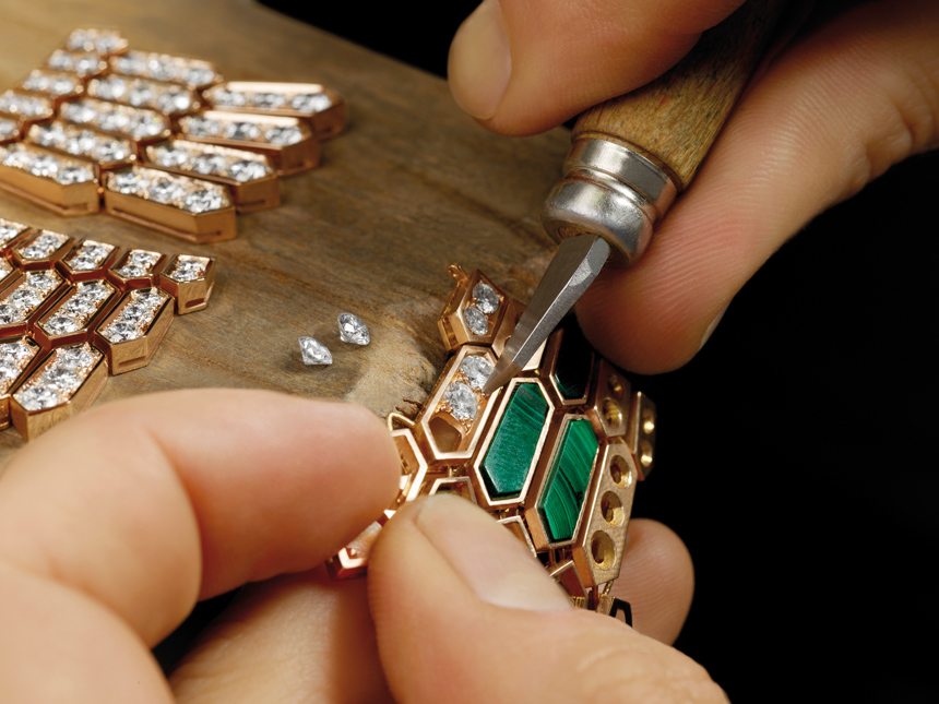 Bulgari-Serpenti-Tubogas-Watch-Bracelet-High-Jewelry-Diamonds-aBlogtoWatch-7