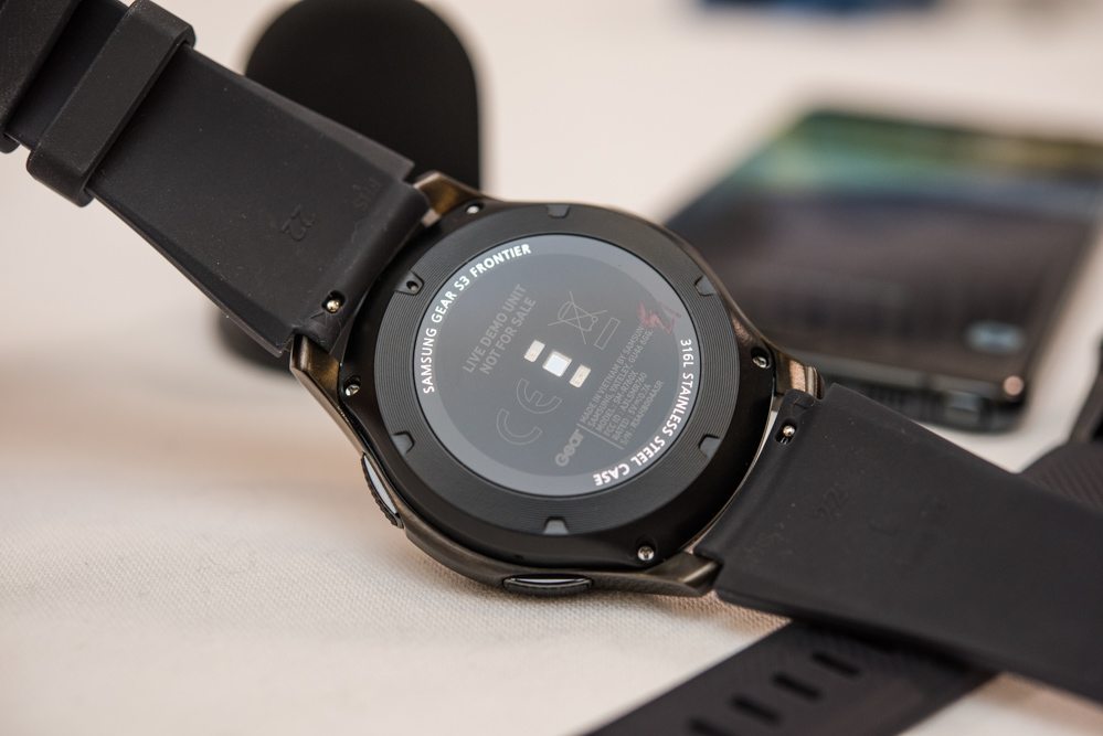 Samsung-Gear-S3-Classic-Frontier-Smartwatch-aBlogtoWatch-34