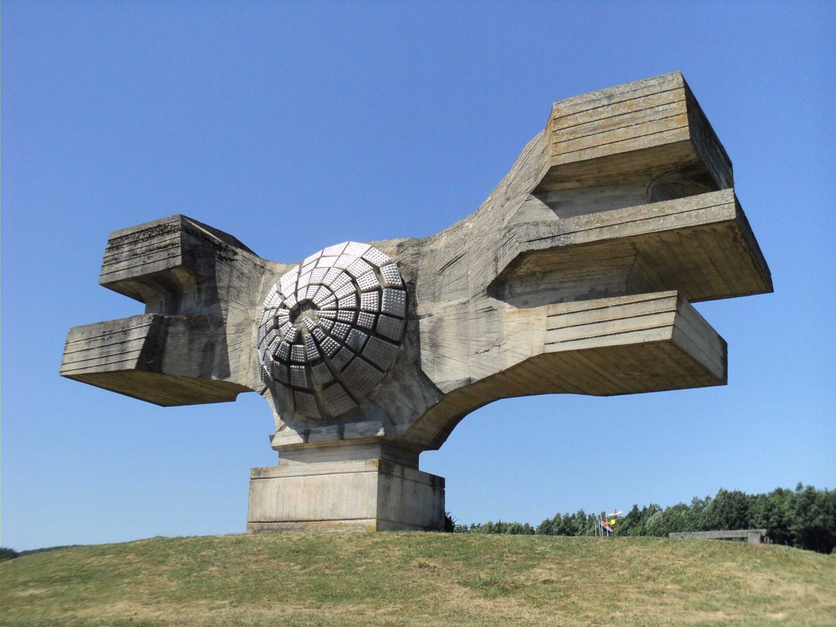 monument-to-the-revolution-built-croatia-yugoslavia-abstract-sculpture-dedicated-people-of-moslavina-during-world-war-ii