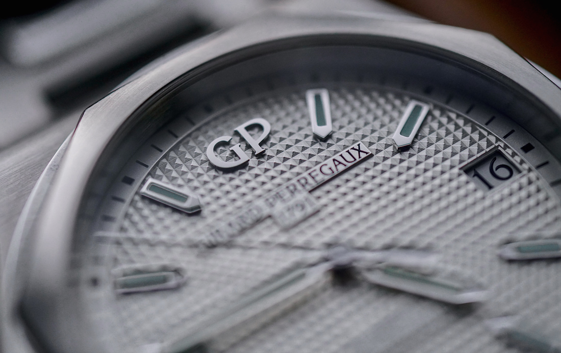 Girard-Perregaux Laureato Steel dial detail