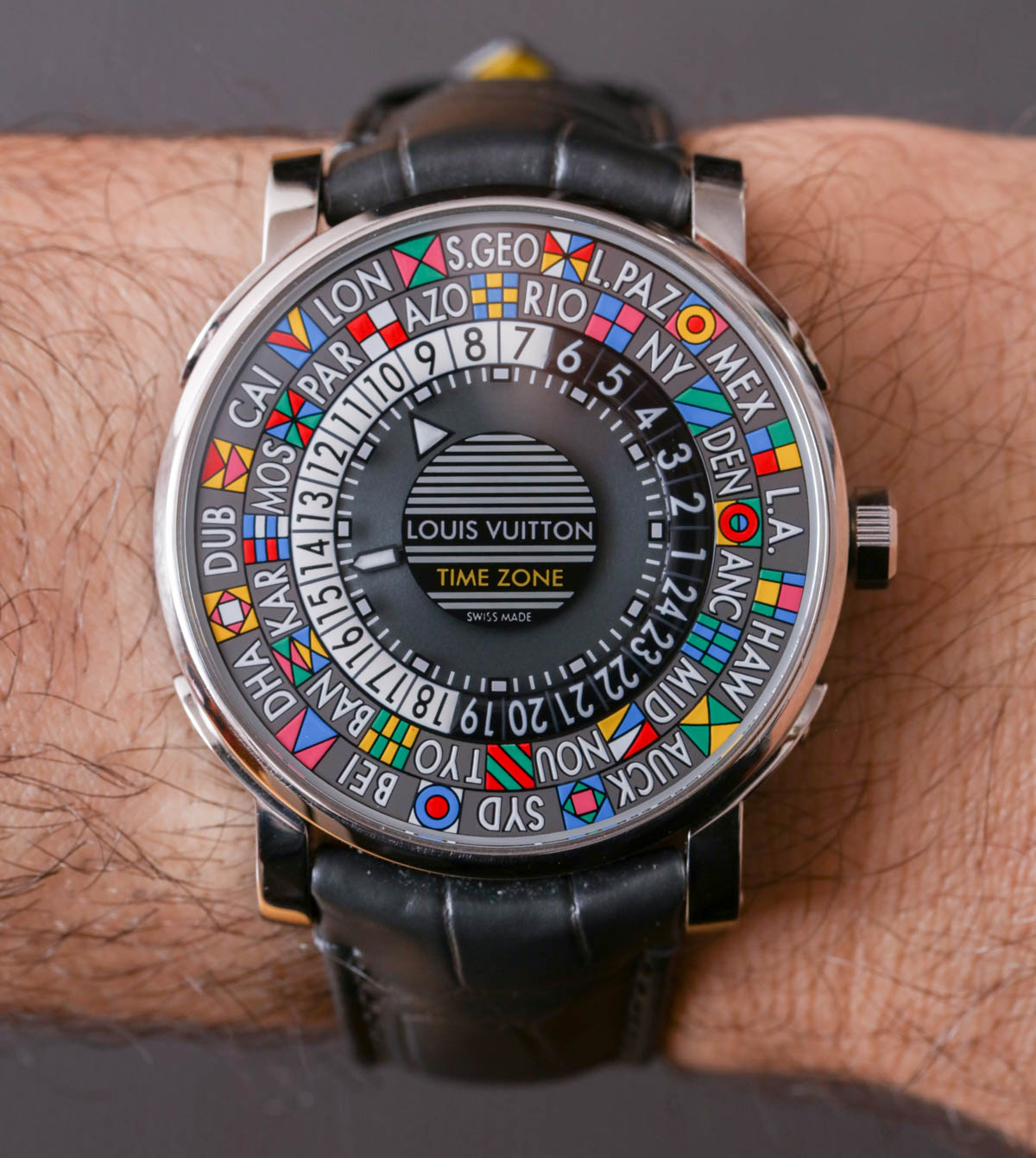 Louis Vuitton Escale Time Zone 39 dial detail