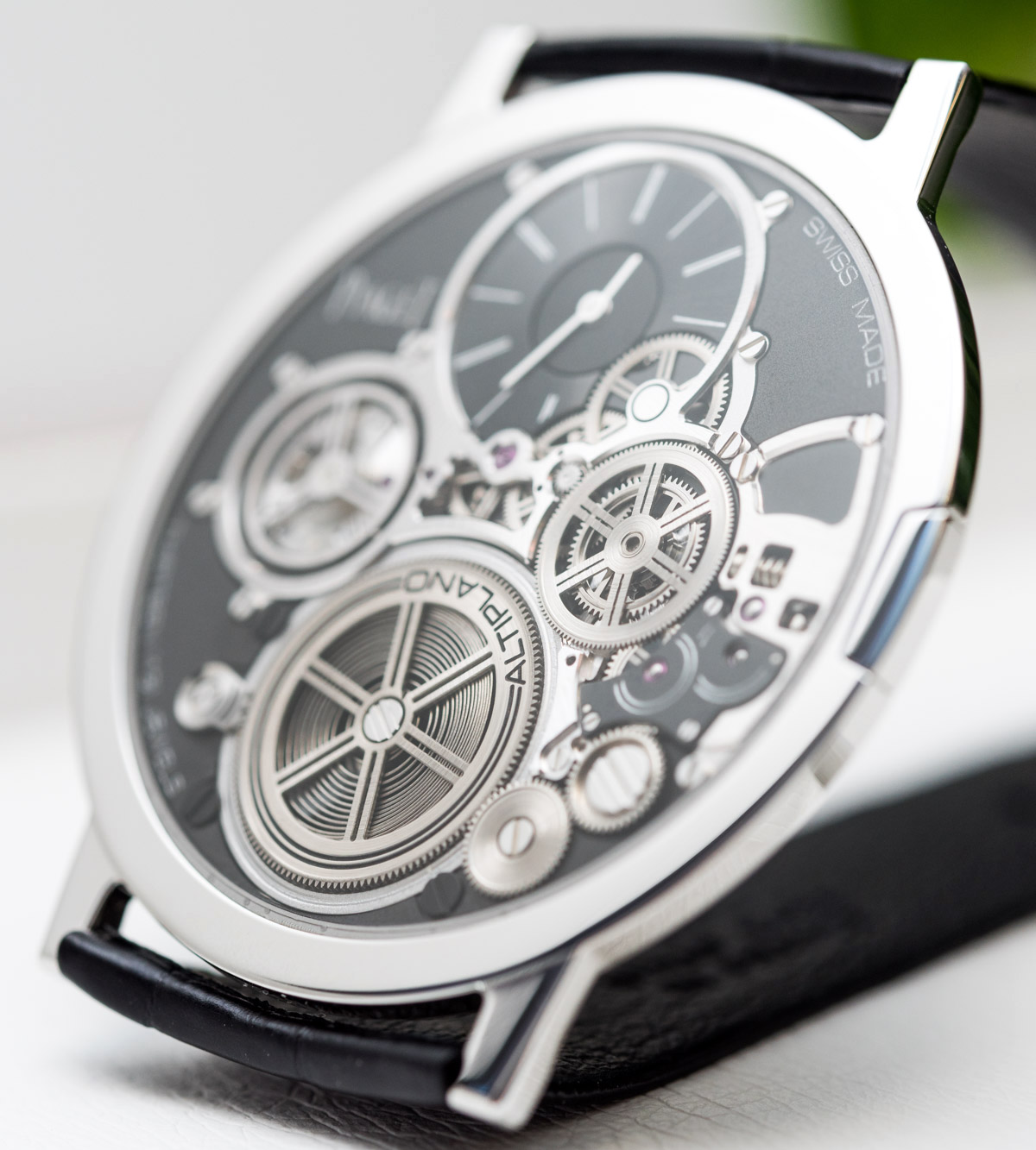 Piaget-Altiplano-Ultimate-Concept-Ultra-Thin-Record-Skeleton-Movement-aBlogtoWatch-10.jpg