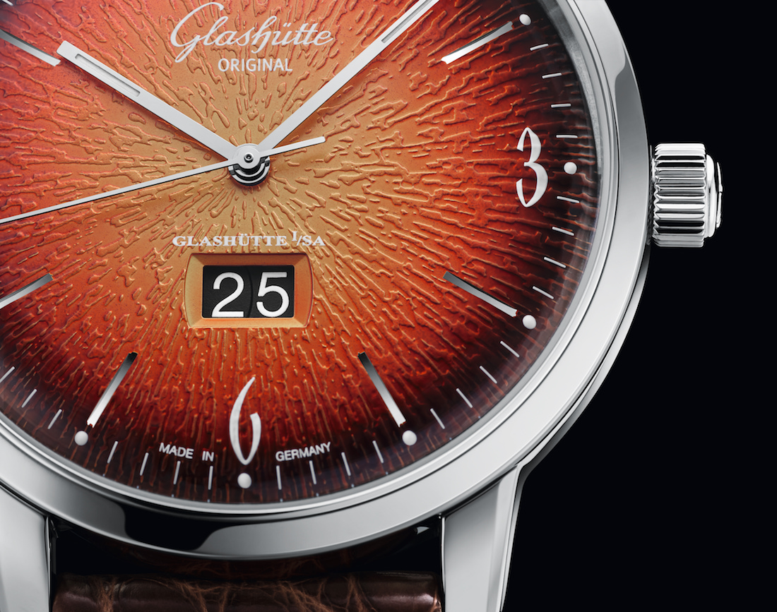 Glashuette-Original-Sixties-And-Sixties-Panorama-Date-Annual-Edition-2019-Watches-Panorama-Date-Close-Up