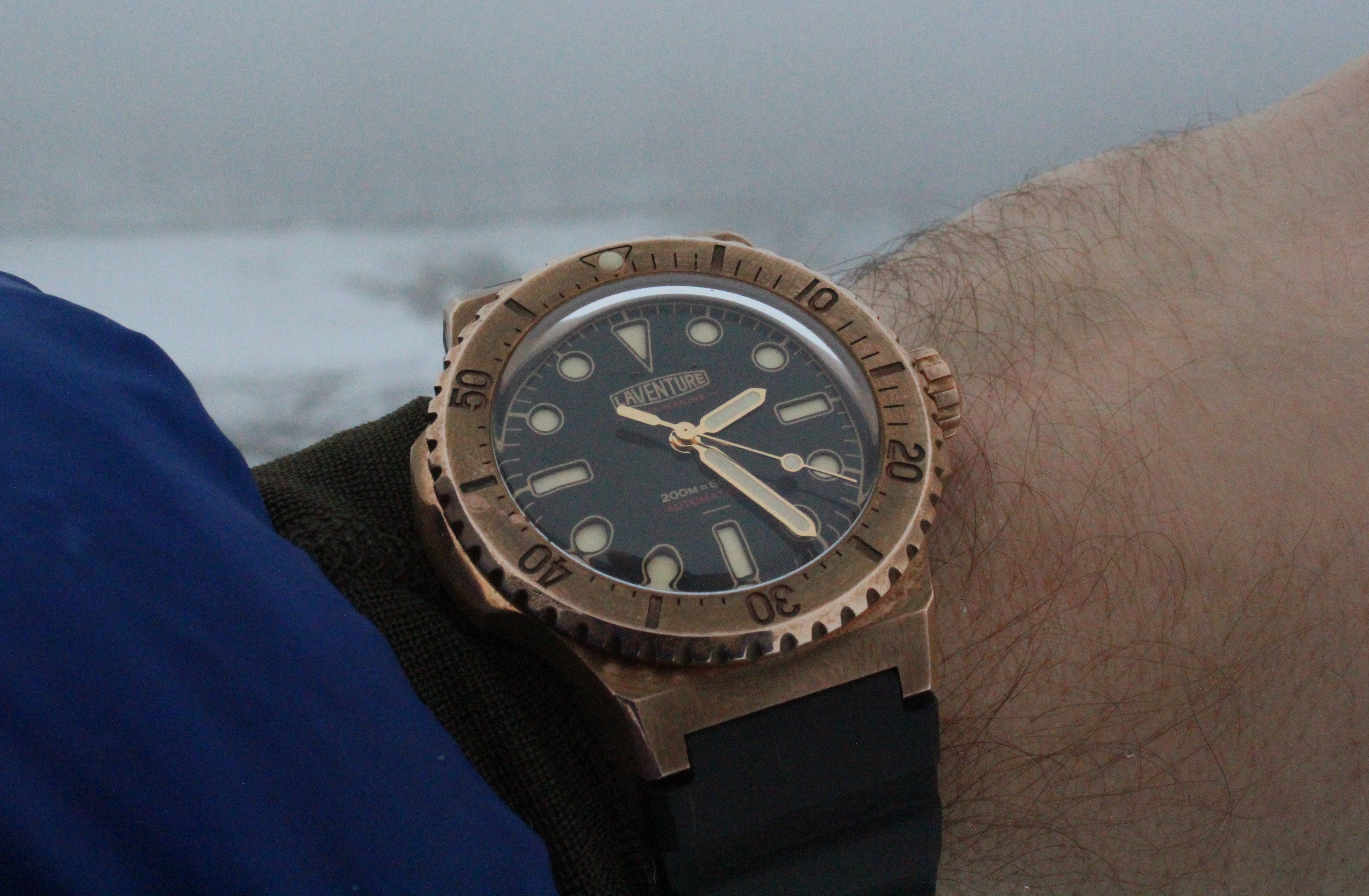 Laventure-Sous-Marine-Bronze-Watch-Wrist-Shot
