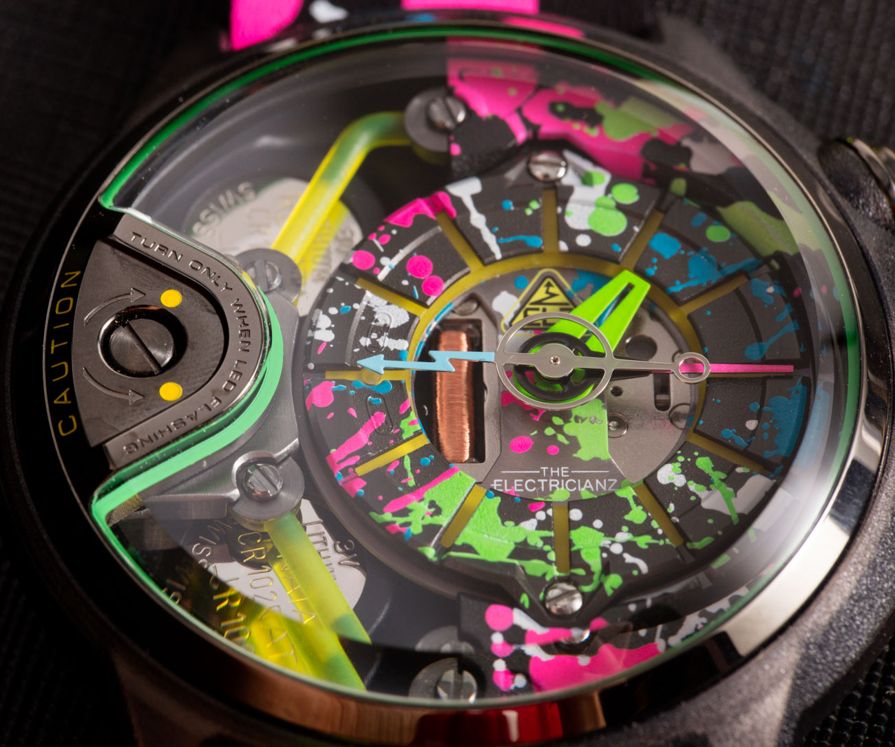 Present future watch. Наручные часы будущего. Часы наручные в будущем. Часы из будущего. Футуристические наручные часы.