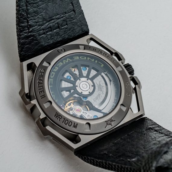 Hands-On: Linde Werdelin SpidoLite Titanium Watch In Summit Green ...
