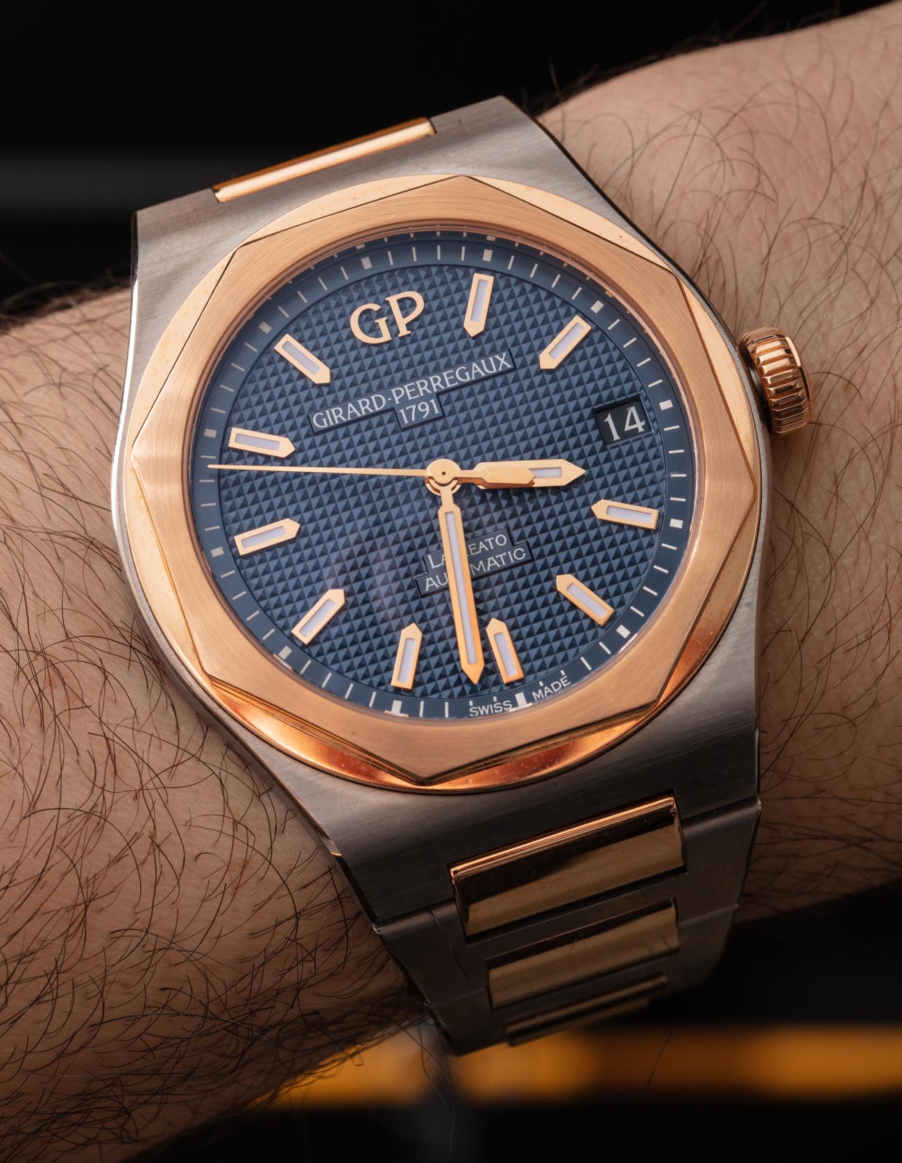 Girard-Perregaux-Laureato-42-mm-titanium-gold-watch-12.jpg