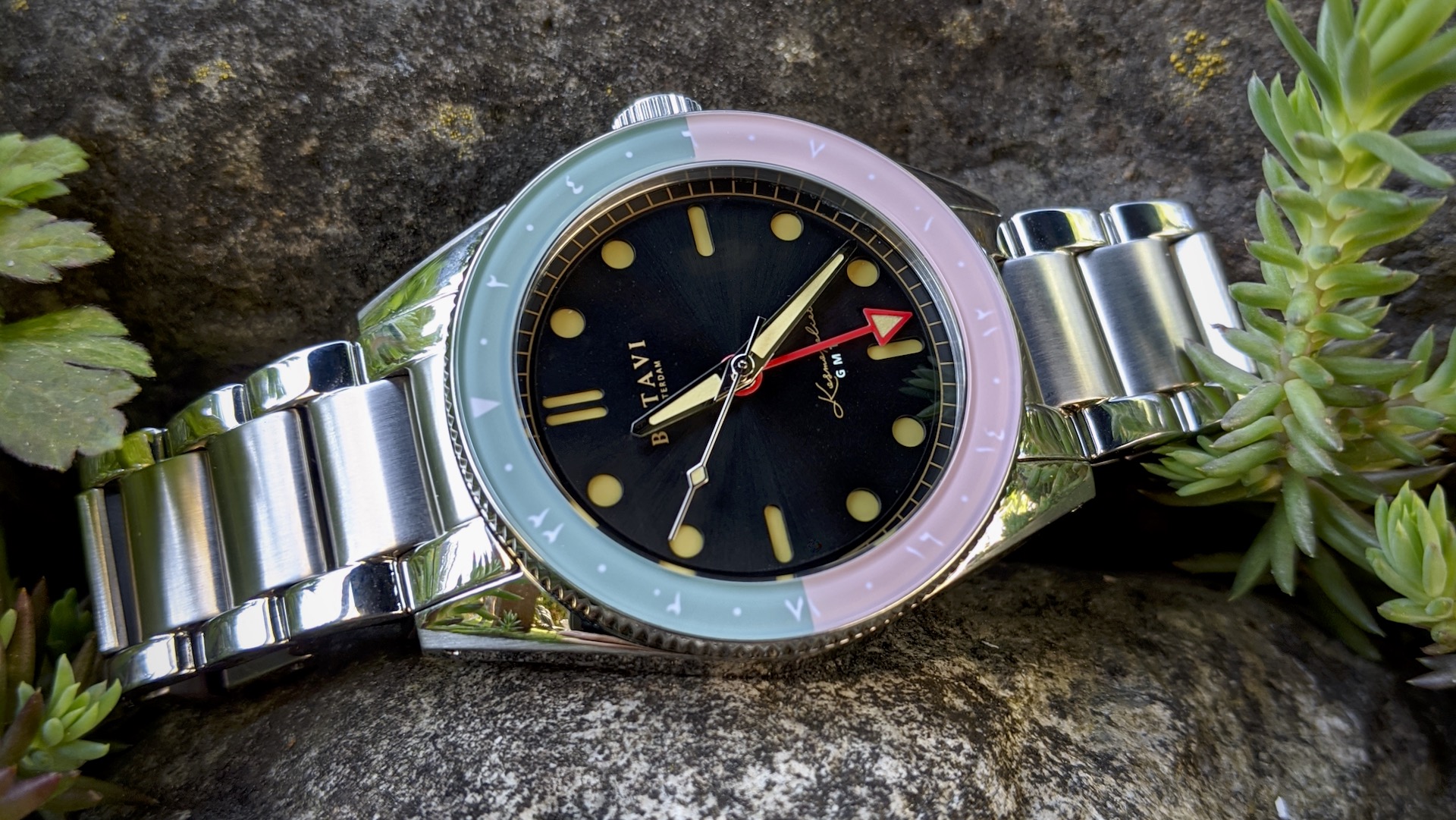 Hands-On: Batavi Kosmopoliet GMT Watch