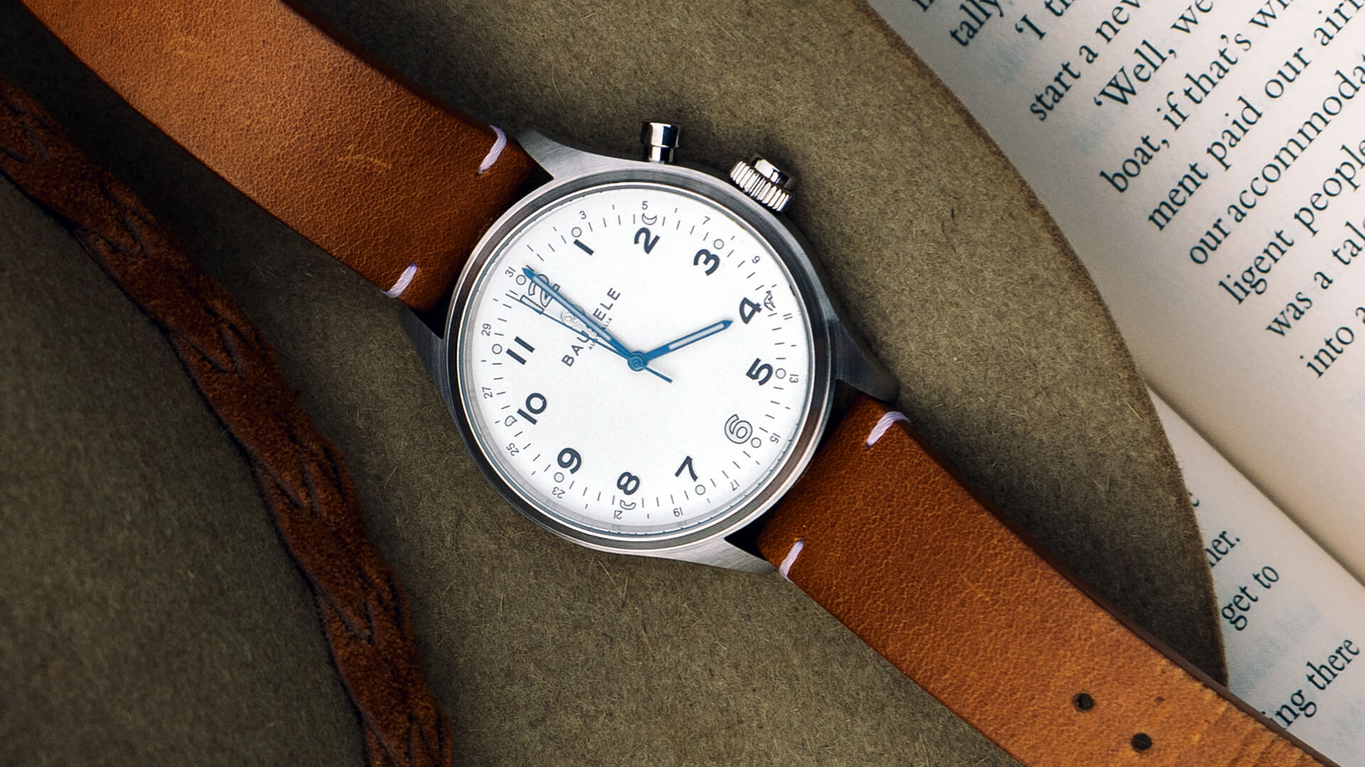 Bausele Combines The Best Of Both Worlds With The Vintage 2.0 Smartwatch