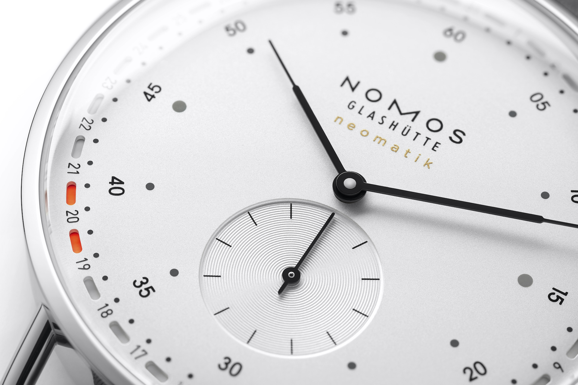 NOMOS Releases Metro Neomatik 41 Update With Ring Date Complication