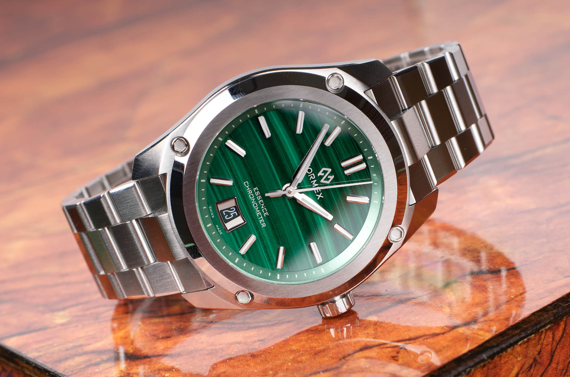 Hands-On Debut: The New Formex Essence 39 Malachite Dial 