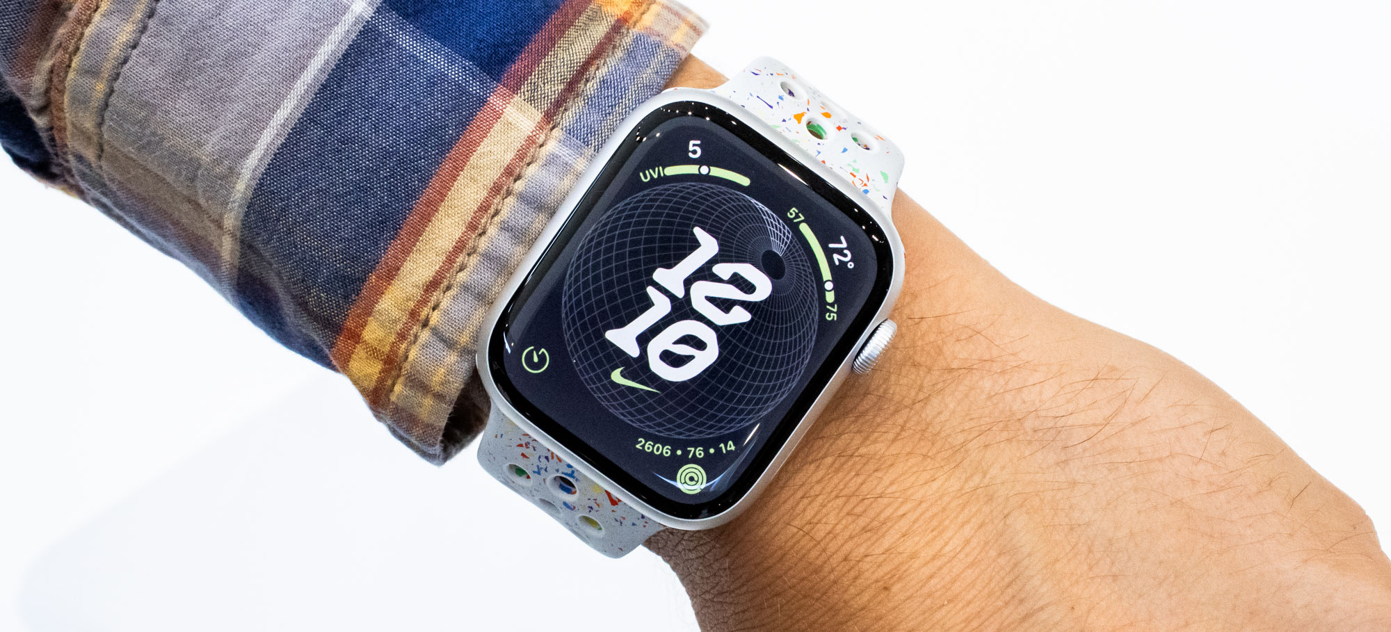 Hands-On: Apple Watch Series 9 Is First-Ever Fully Carbon Neutral Apple  Product