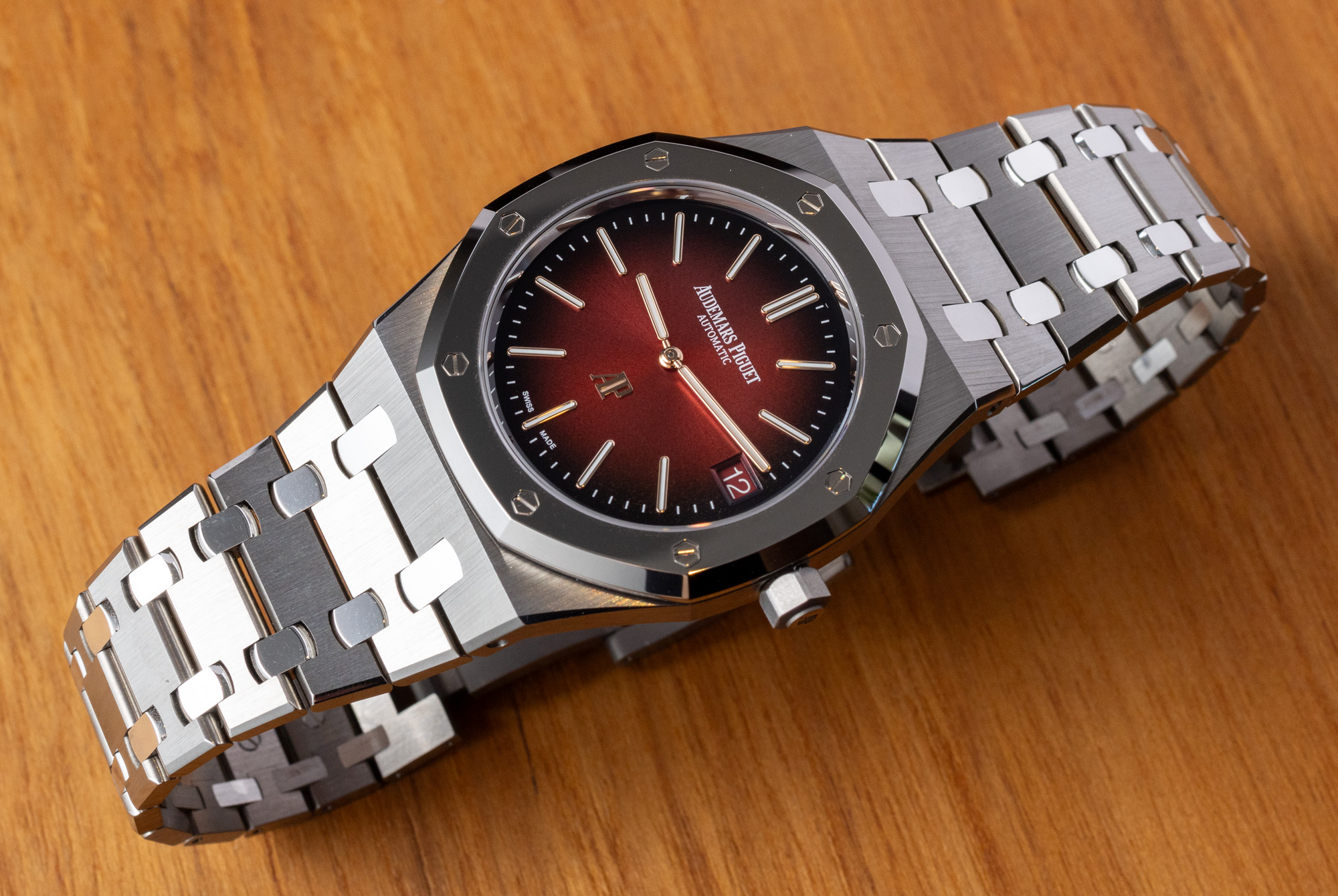 Hands-On: Audemars Piguet Royal Oak 'Jumbo' Extra-Thin Titanium Watch With Bulk Metallic Glass | aBlogtoWatch